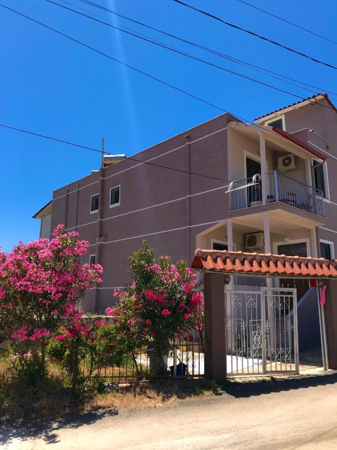 Apartments Villa Dovinefa Ксамил Екстериор снимка