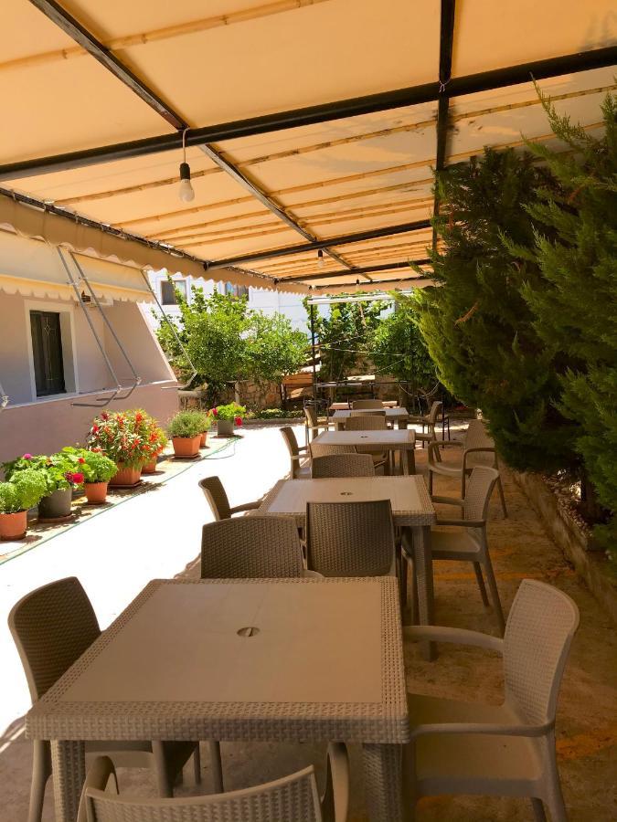Apartments Villa Dovinefa Ксамил Екстериор снимка