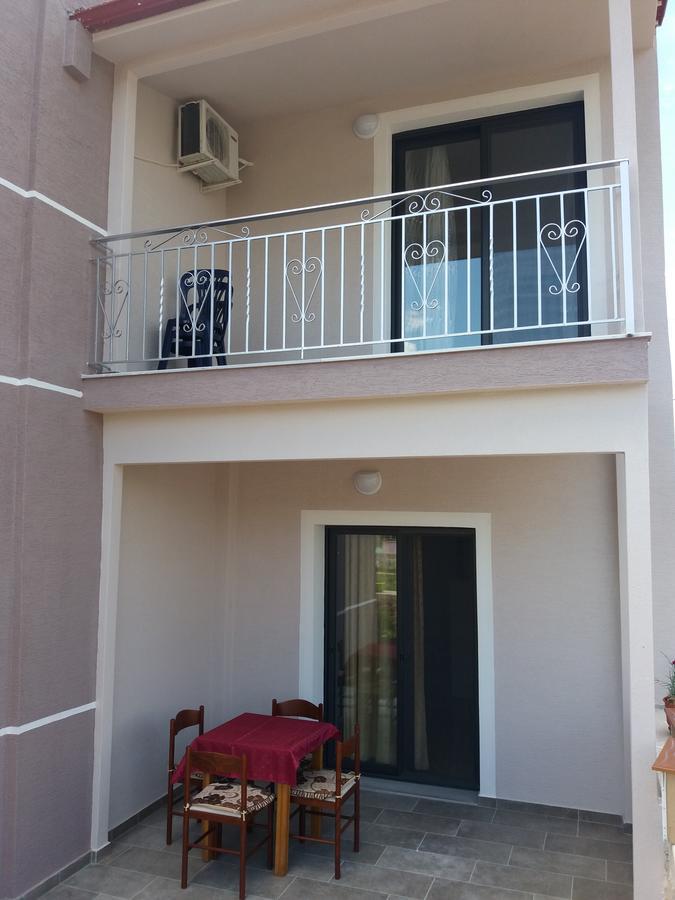 Apartments Villa Dovinefa Ксамил Екстериор снимка