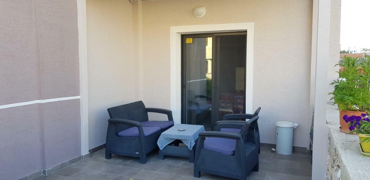 Apartments Villa Dovinefa Ксамил Екстериор снимка