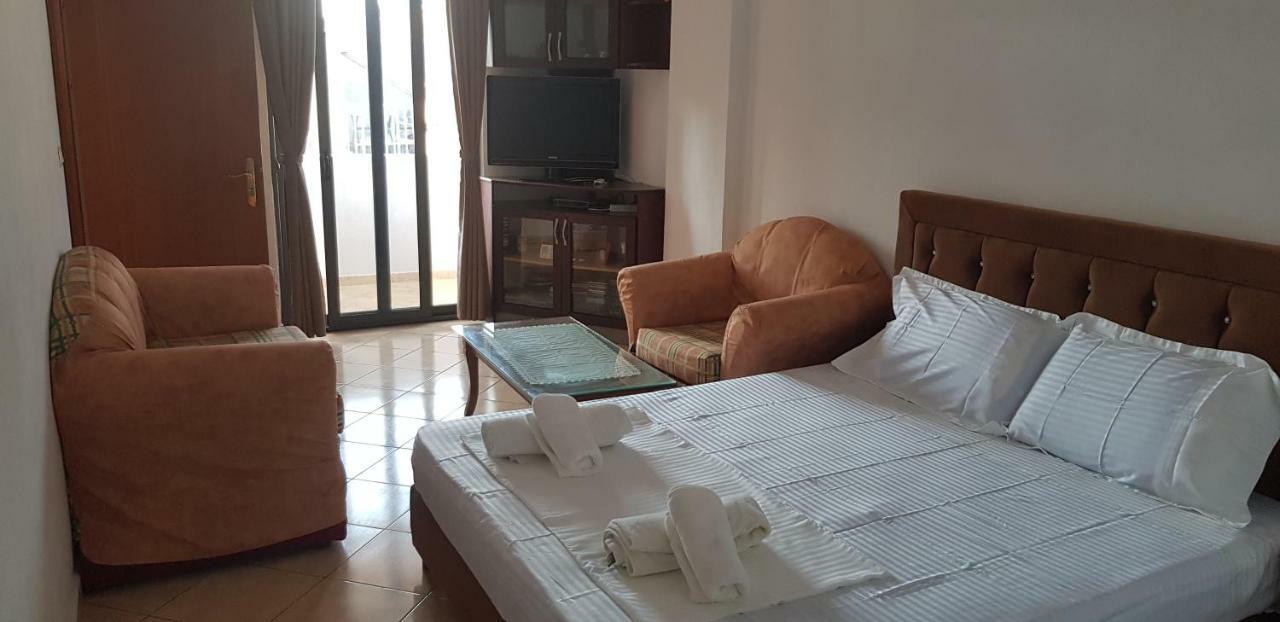 Apartments Villa Dovinefa Ксамил Екстериор снимка